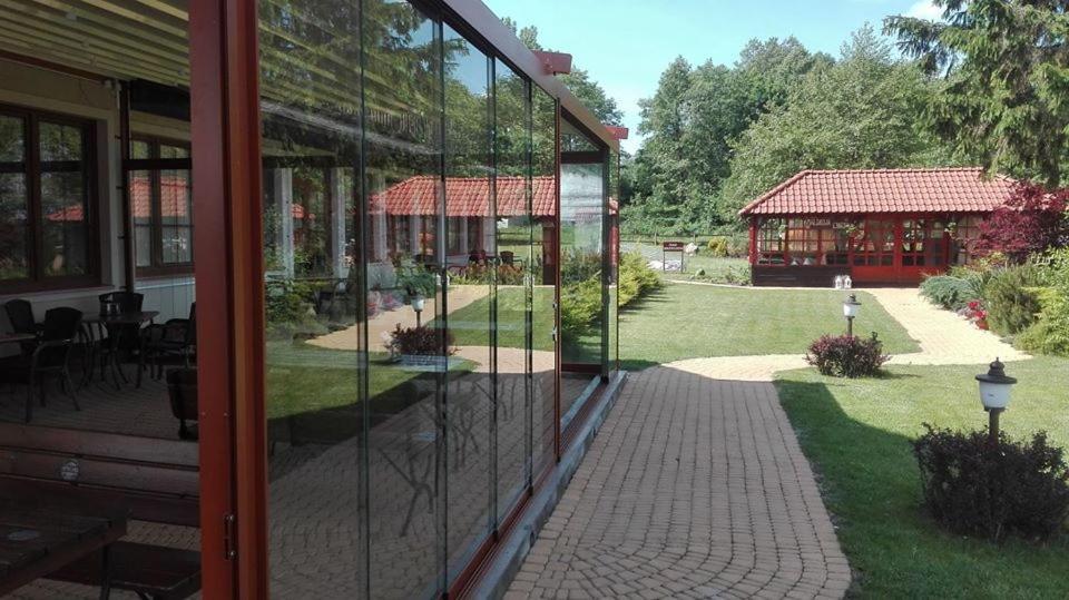Hotel Sloneczny Brzeg Бискупец Экстерьер фото